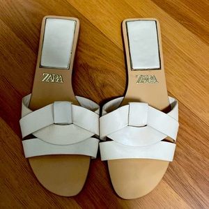 Zara flats cream colored sandals - Size 39